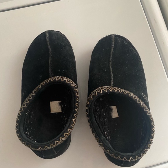 UGG Tasman Black Slippers size 7 - Picture 2 of 4